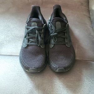 Boys size 5 Adidas Ultra Boost